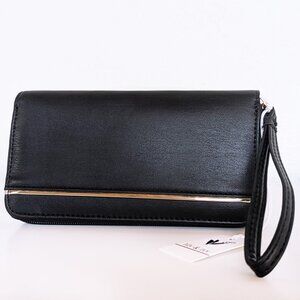 LILY & IVY  Black Zip Around Wallet Wristlet